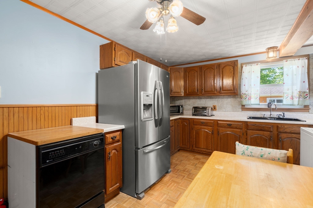 143 Spencer Street Fall River, MA 02721 - Photo 8 of 34