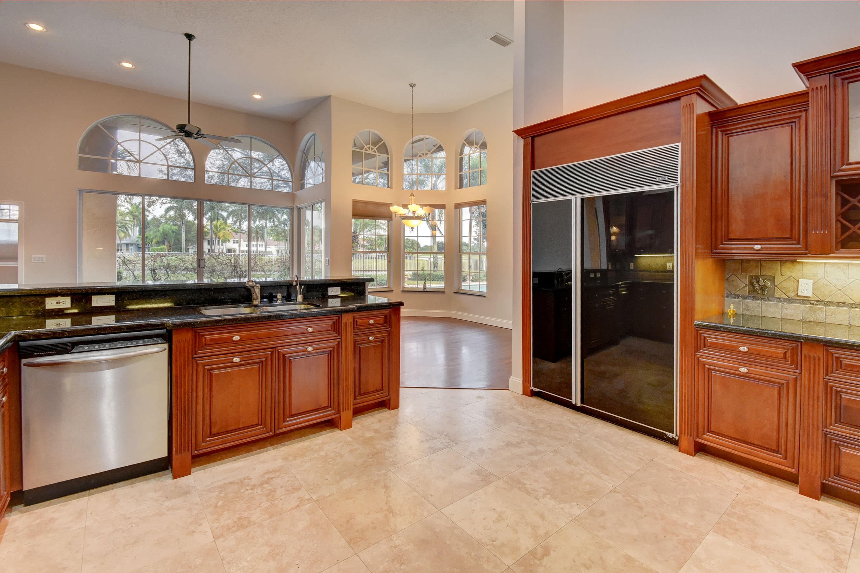 3158 Inverness Weston, FL 33332 - Photo 11 of 31 Kitchen