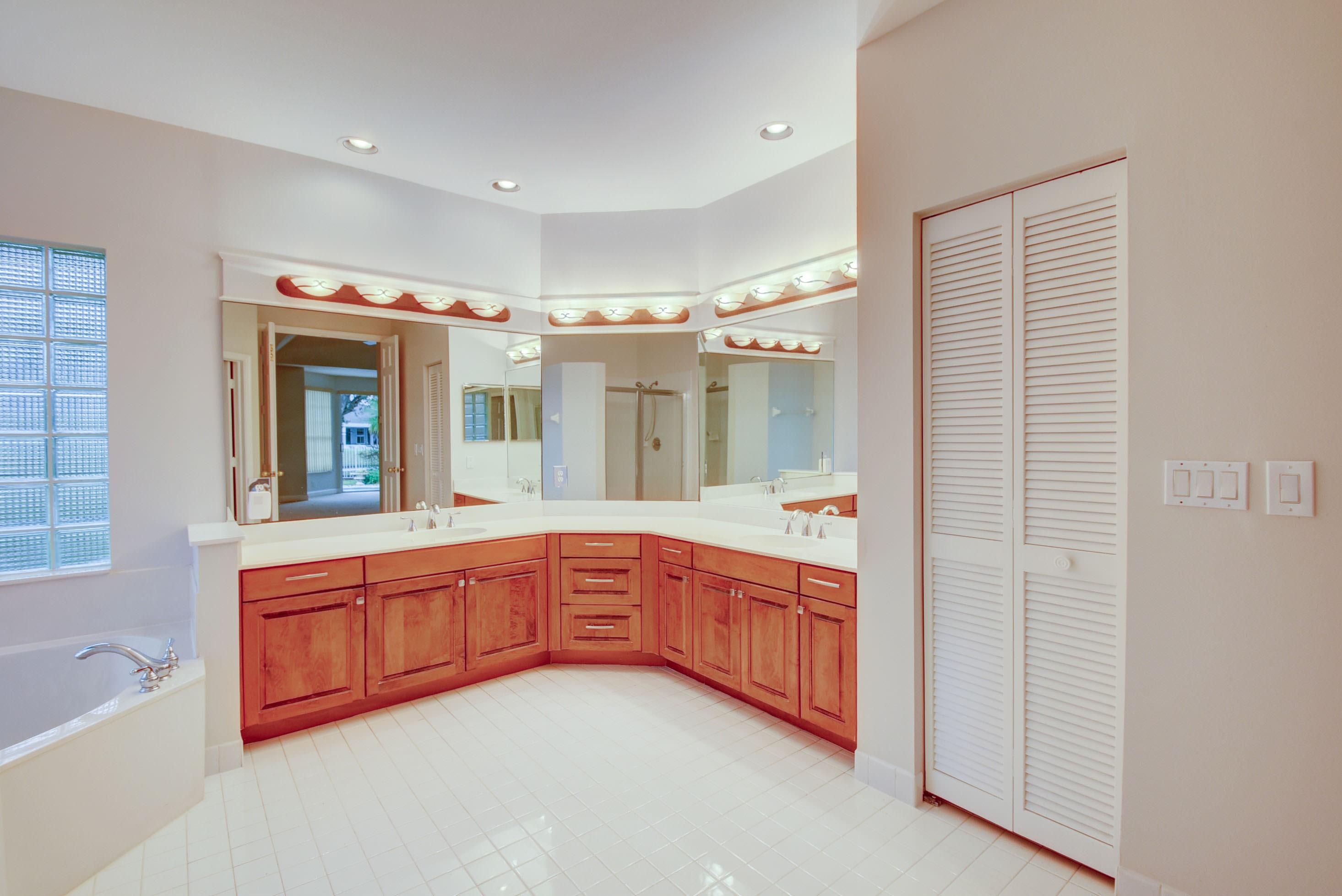 3158 Inverness Weston, FL 33332 - Photo 17 of 31 Master Bath