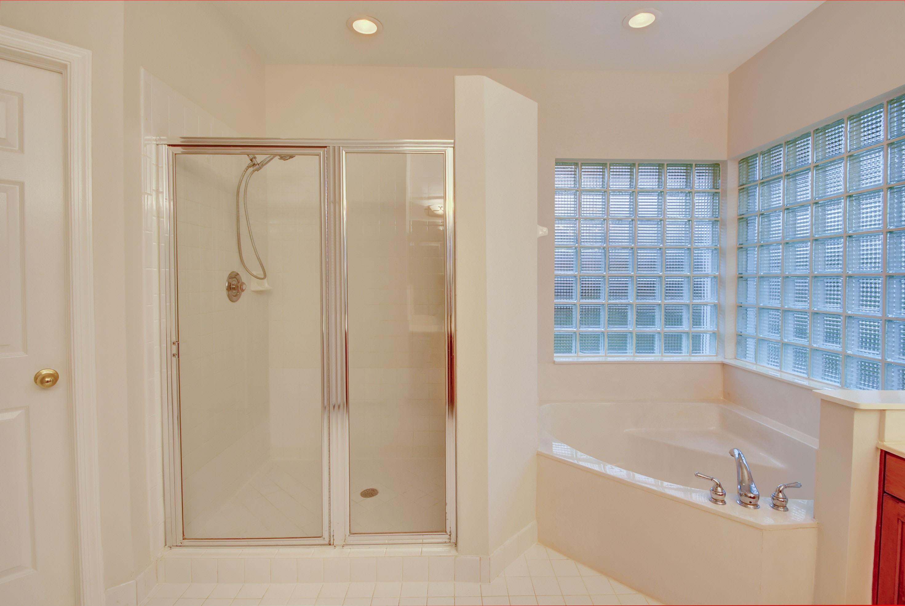 3158 Inverness Weston, FL 33332 - Photo 18 of 31 Master Bath