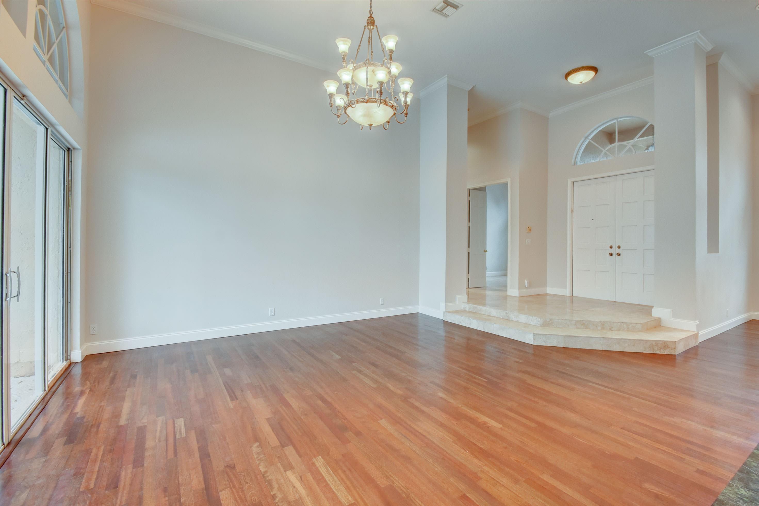 3158 Inverness Weston, FL 33332 - Photo 5 of 31 Living Room
