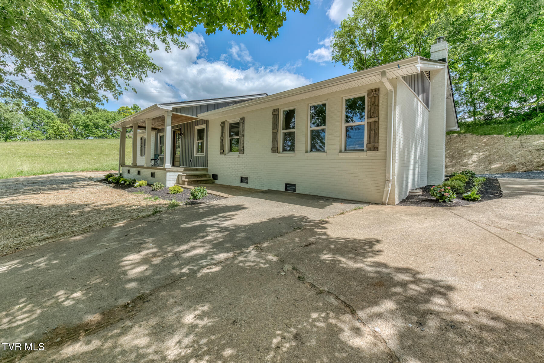 545 J A Hodge Road Piney Flats, TN 37686 - Photo 3 of 43 545 J A Hodge Rd-5