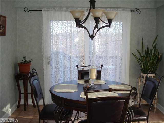 129 Bon Aire Road Elkin, NC 28621 - Photo 5 of 10 Breakfast.