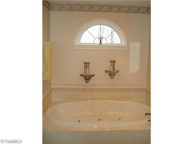 129 Bon Aire Road Elkin, NC 28621 - Photo 8 of 10 Master Bath/Spa.