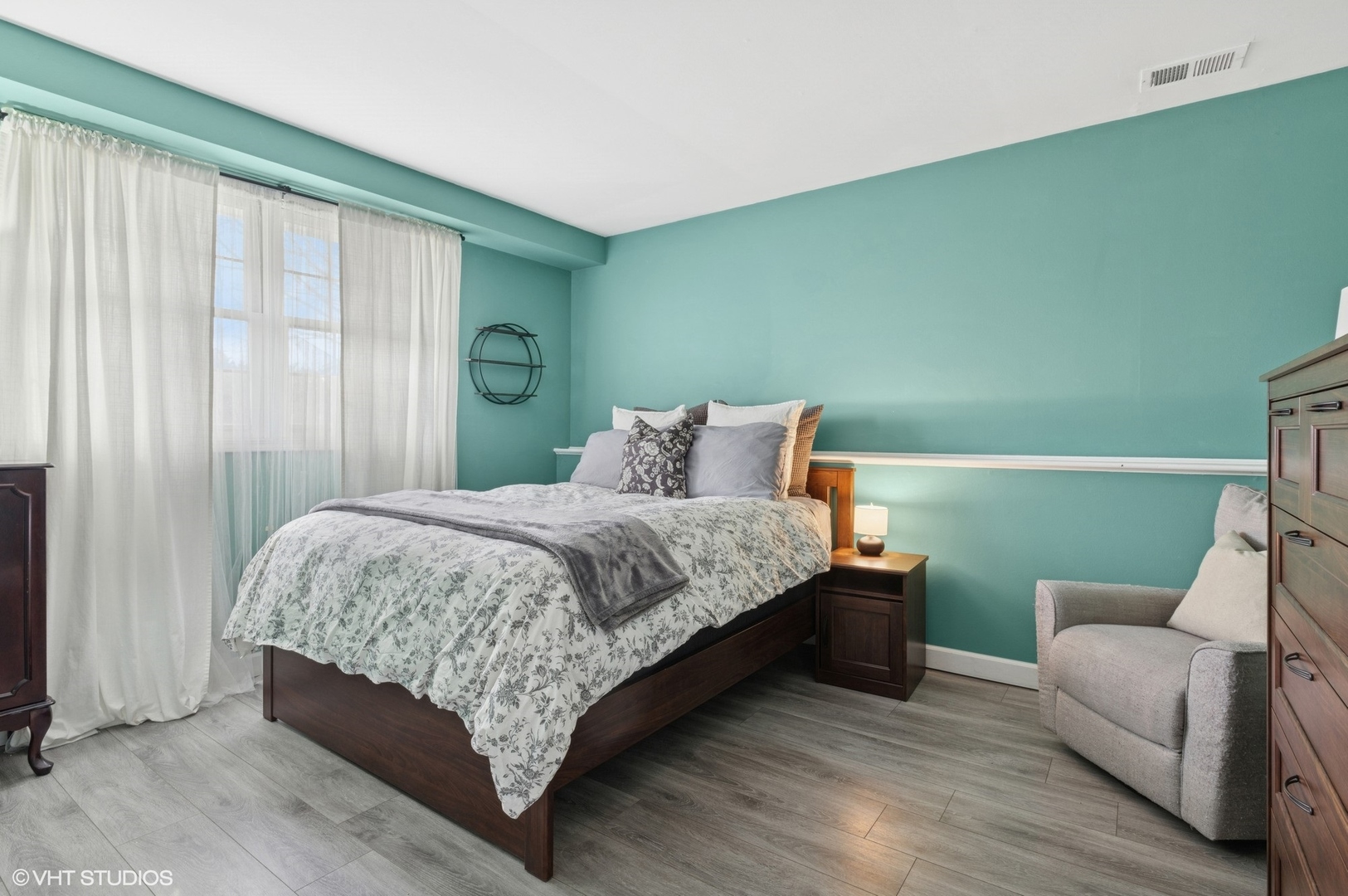 1285 Fairmont Road Hoffman Estates, IL 60169 - Photo 11 of 21 a bedroom with a bed and a chair