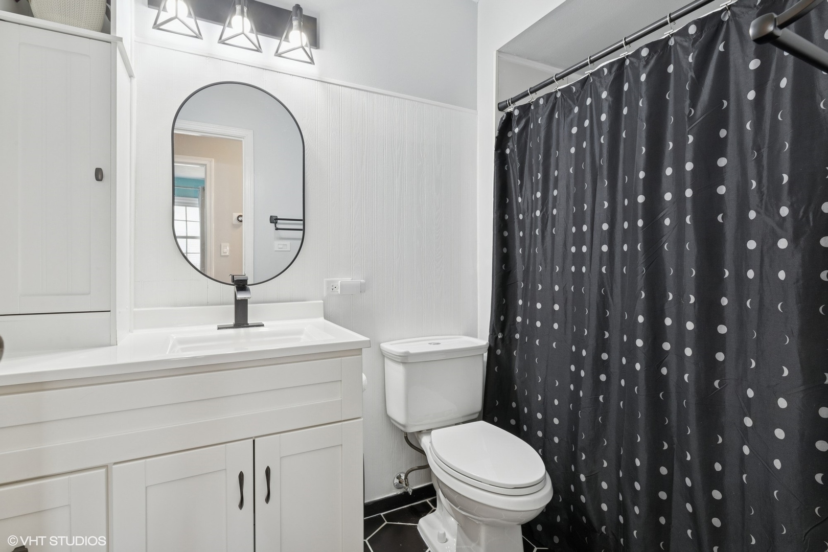 1285 Fairmont Road Hoffman Estates, IL 60169 - Photo 13 of 21 a bathroom with a toilet a sink and a mirror