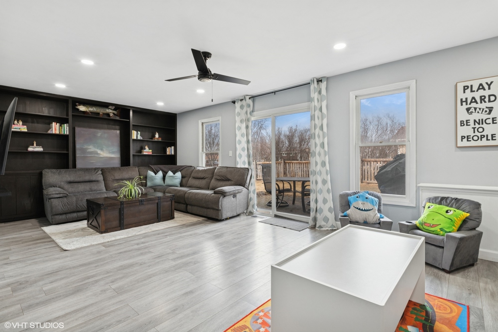 1285 Fairmont Road Hoffman Estates, IL 60169 - Photo 17 of 21 a living room with furniture and a large window
