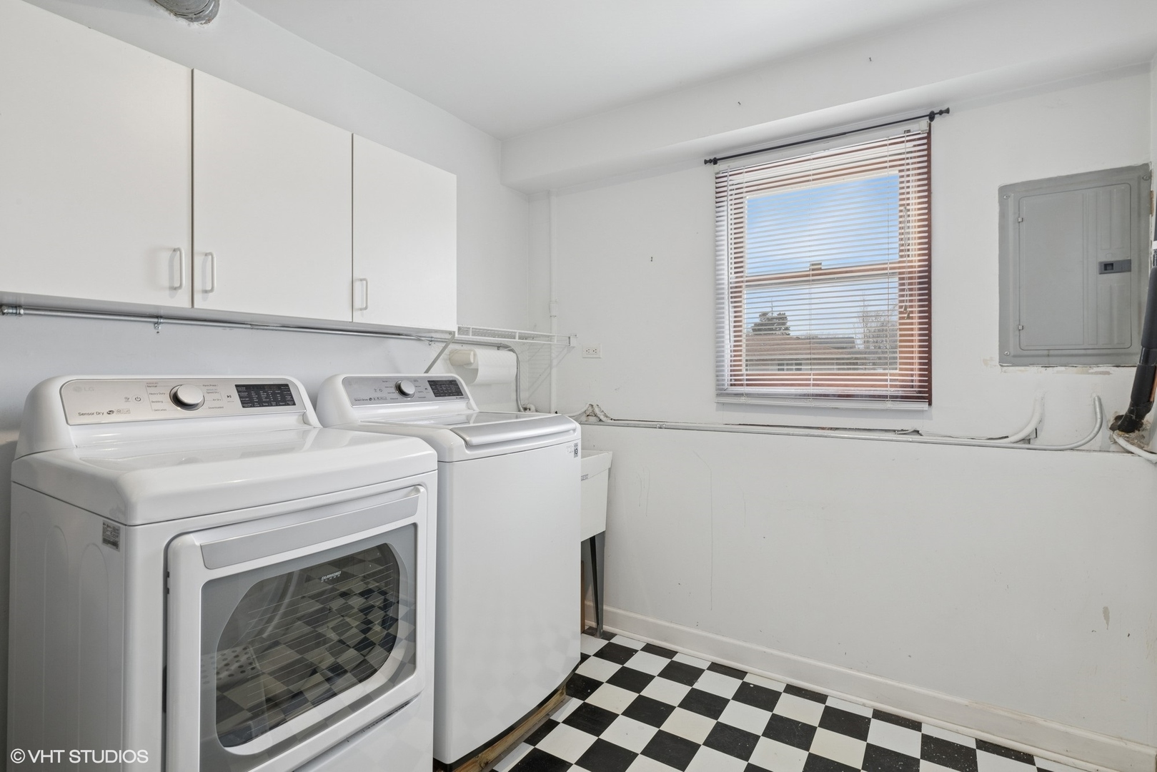 1285 Fairmont Road Hoffman Estates, IL 60169 - Photo 19 of 21 a utility room with dryer and washer
