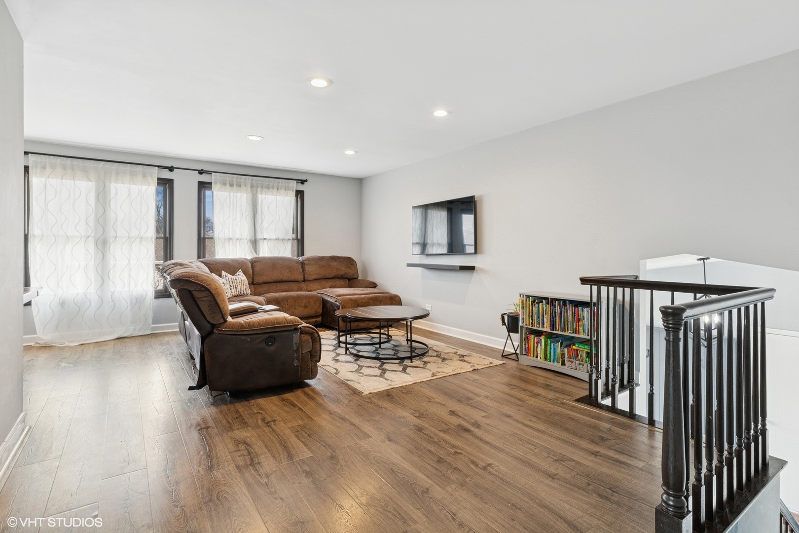 1285 Fairmont Road Hoffman Estates, IL 60169 - Photo 3 of 21 a living room with furniture and a wooden floor