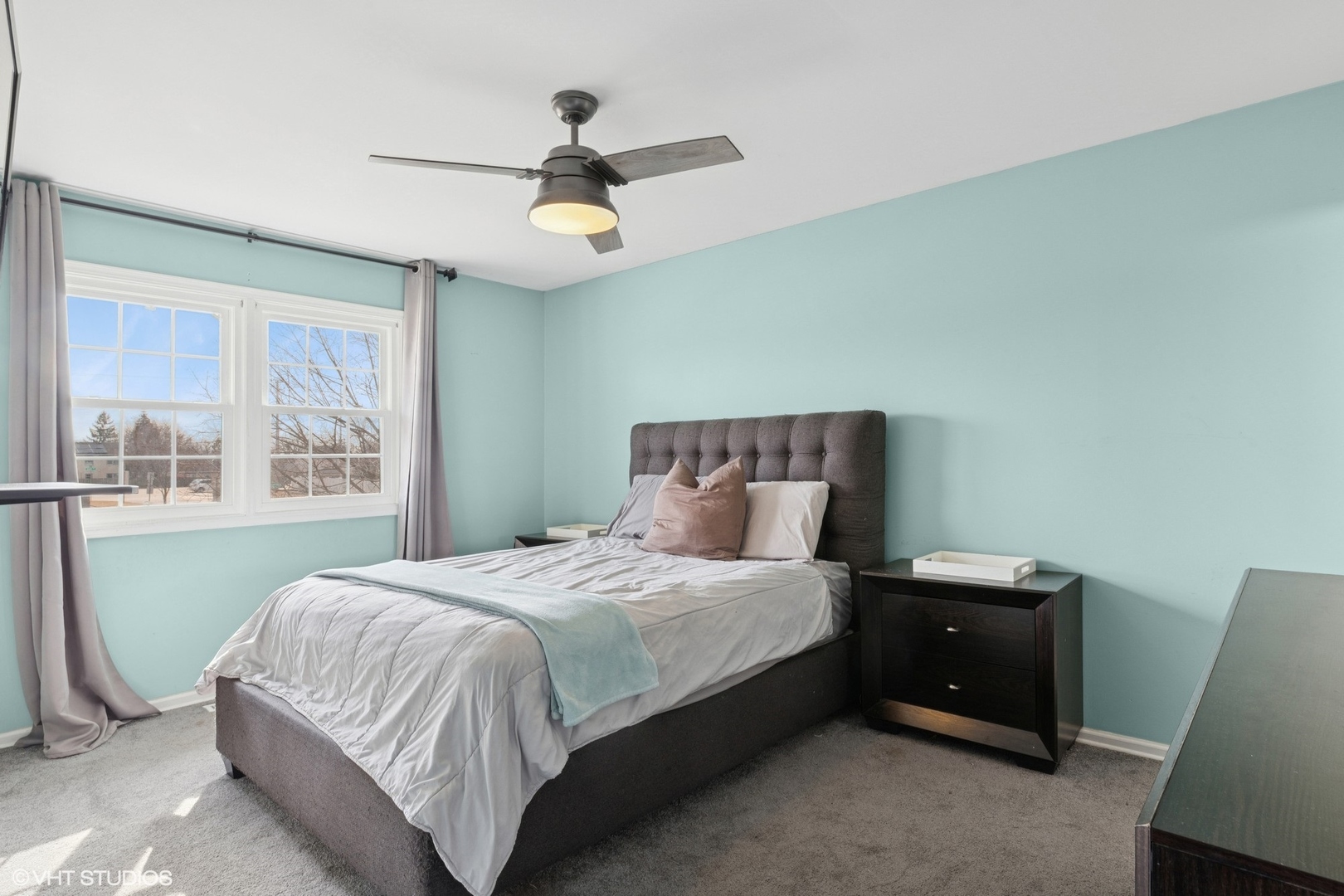 1285 Fairmont Road Hoffman Estates, IL 60169 - Photo 8 of 21 a bedroom with a bed and a window