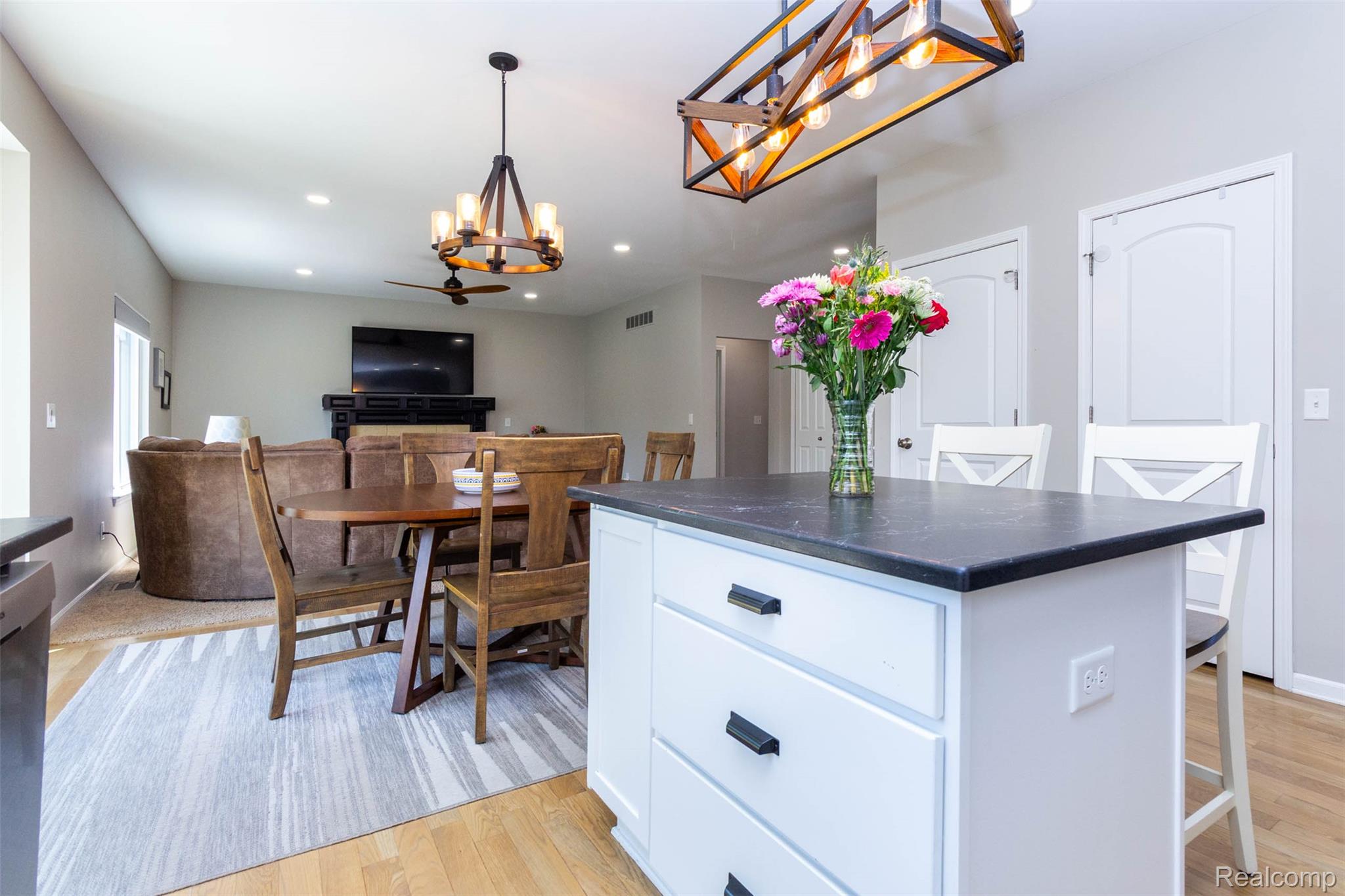 36039 Curtis Road Livonia, MI 48152 - Photo 15 of 61 Kitchen
