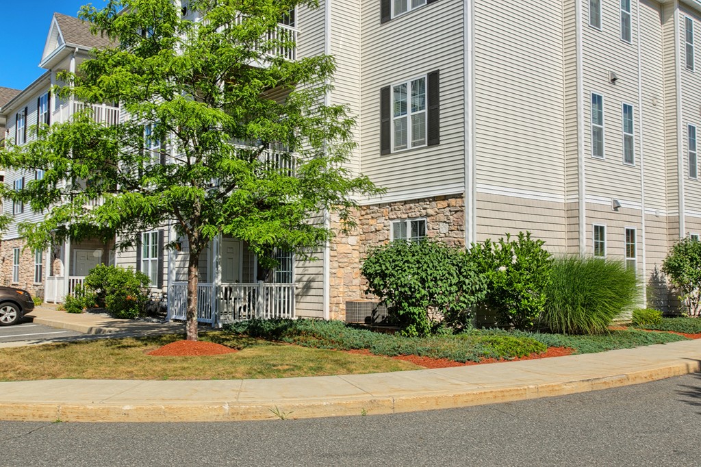 19 Hampshire Road, Unit 110 Methuen, MA 01844 - Photo 3 of 24 Gallery Image 3