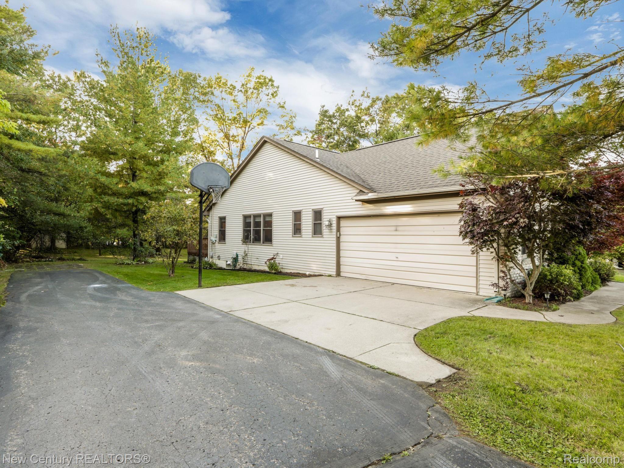 70655 Romeo Orchard Drive Romeo, MI 48065 - Photo 11 of 38 70655 Romeo Orchard Dr Bruce-037-031-70655 Romeo Orchard Drive-MLS_Size.jpg