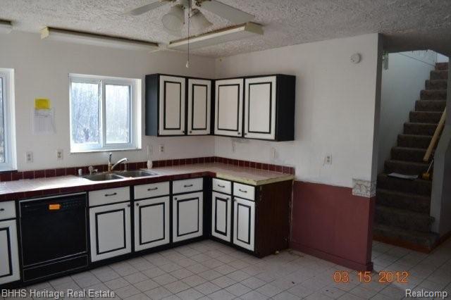 5770 North Latson Road Howell, MI 48855 - Photo 8 of 25 Kitchen