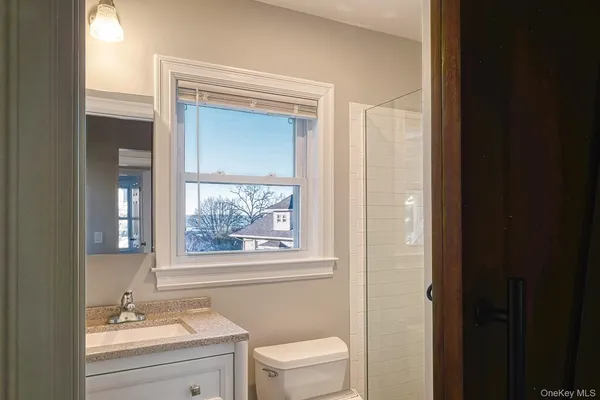 a view of entryway with a front door