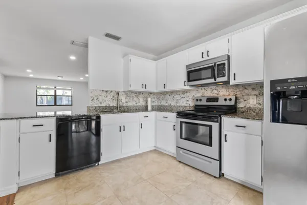 $259,900 | 364 Quebec Court, Royal Palm Beach, FL 33411