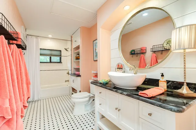 a view of a bedroom with washer and dryer