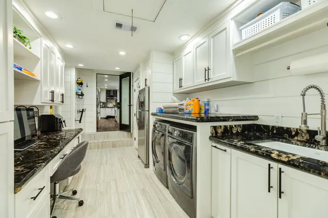 $549,900 | 121 Stucker Lane, West Columbia, TX 77486