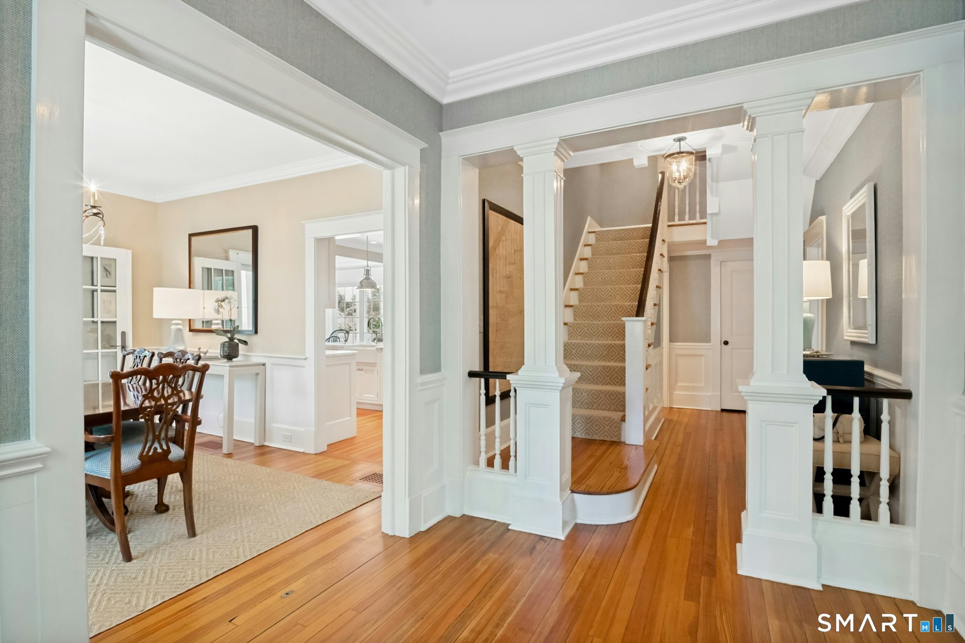 52 Chesterfield Road Stamford, CT 06902 - Photo 2 of 40 Gracious front hall