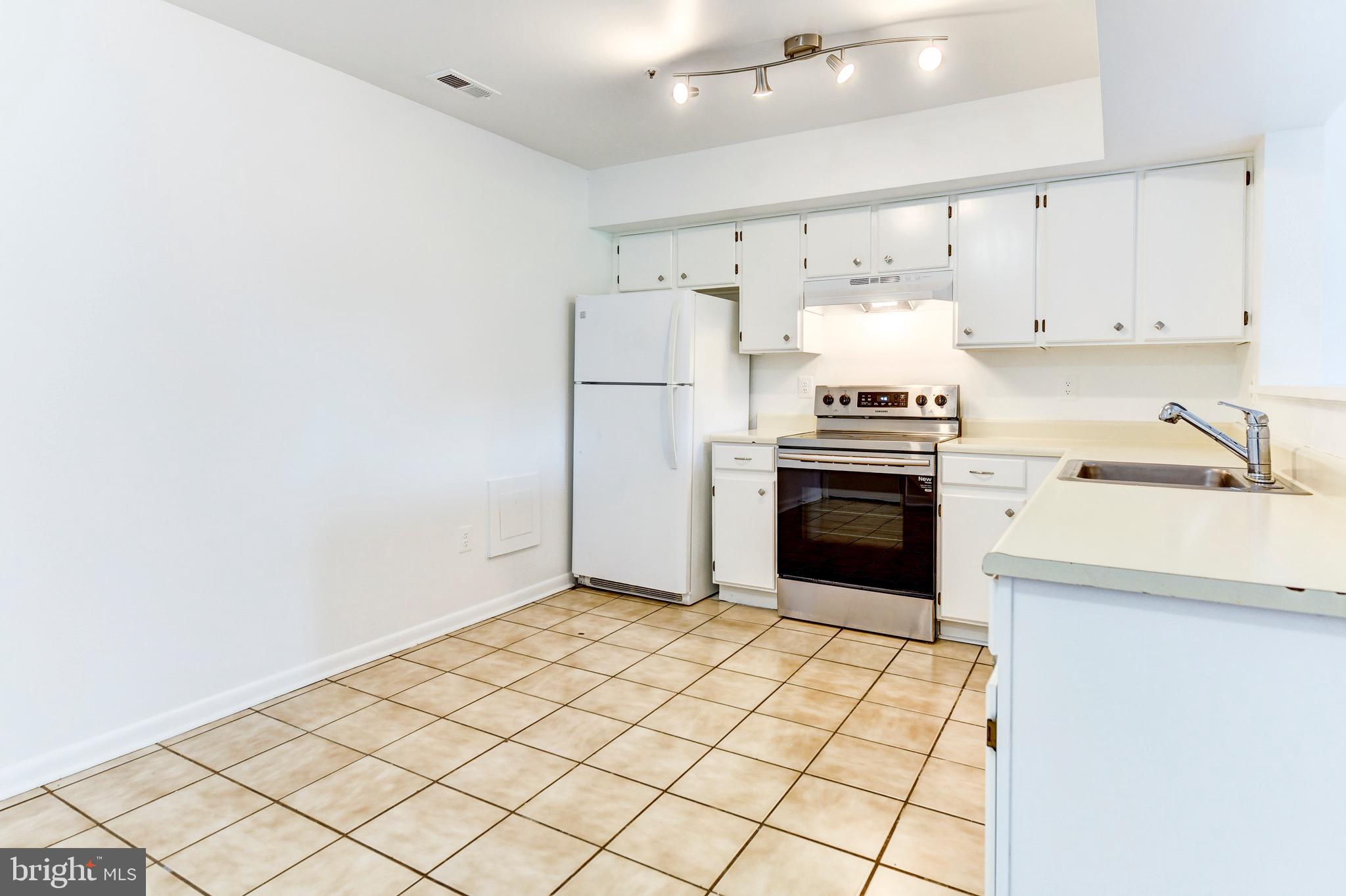 20240 Harbor Tree Road Montgomery Village, MD 20886 - Photo 7 of 27 Gallery Image 7