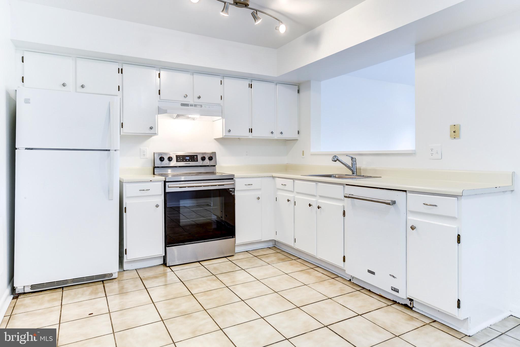 20240 Harbor Tree Road Montgomery Village, MD 20886 - Photo 8 of 27 Gallery Image 8