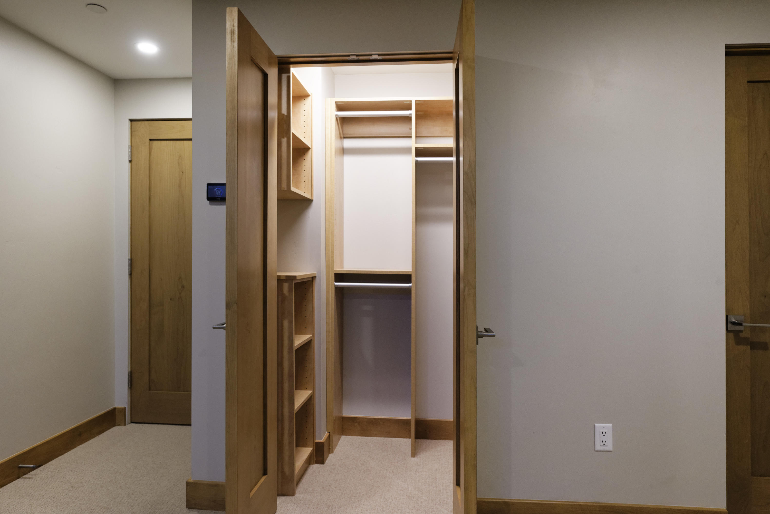 243 Overlook Ridge, Unit 450) Basalt, CO 81621 - Photo 28 of 53 Suite 4 closet