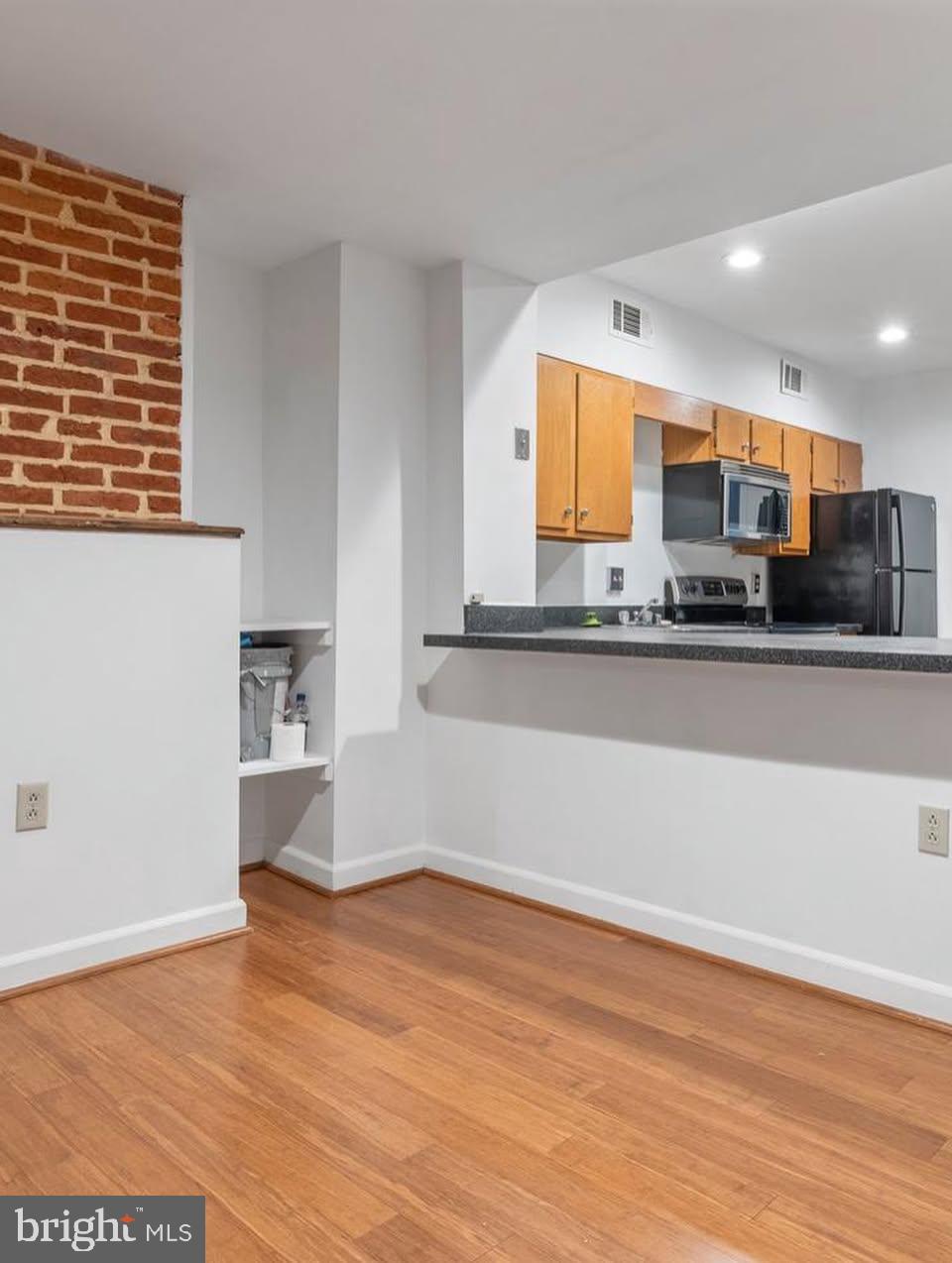 36 East Wheeling Street Baltimore, MD 21230 - Photo 5 of 20 With bar & dining room!