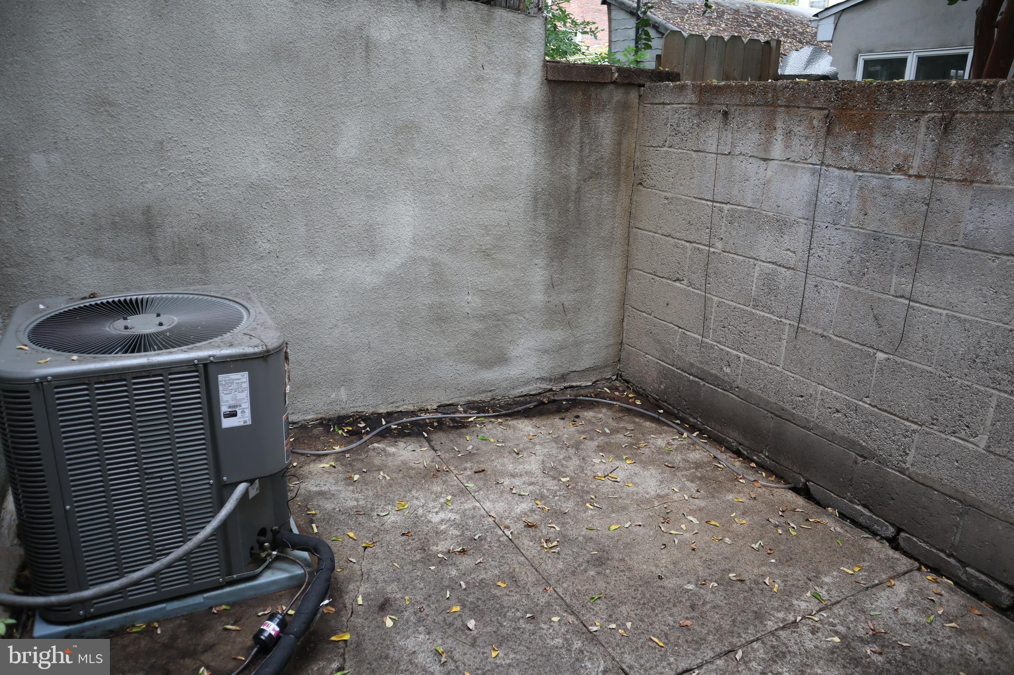 36 East Wheeling Street Baltimore, MD 21230 - Photo 6 of 20 Back patio