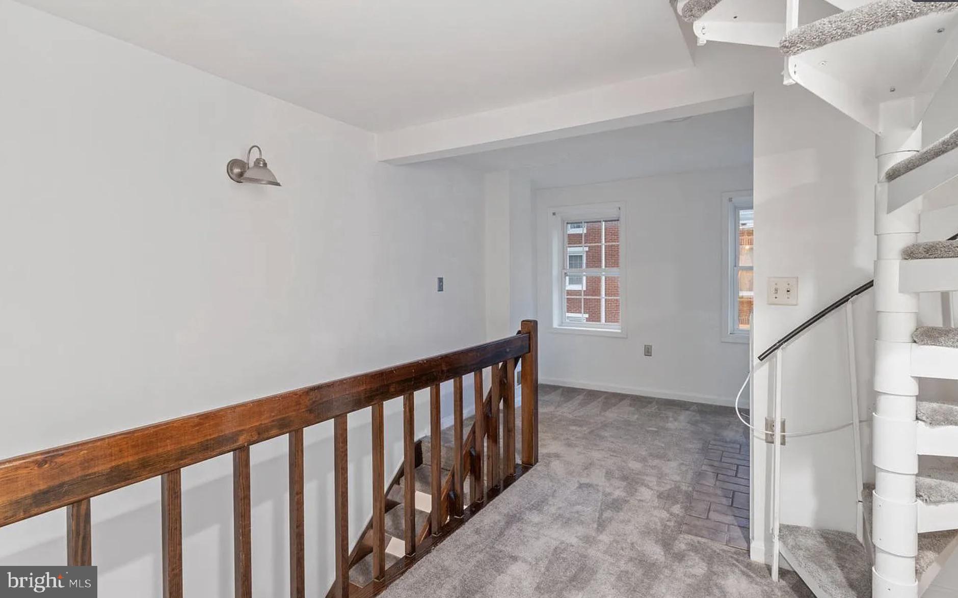 36 East Wheeling Street Baltimore, MD 21230 - Photo 7 of 20 Upstairs sitting area