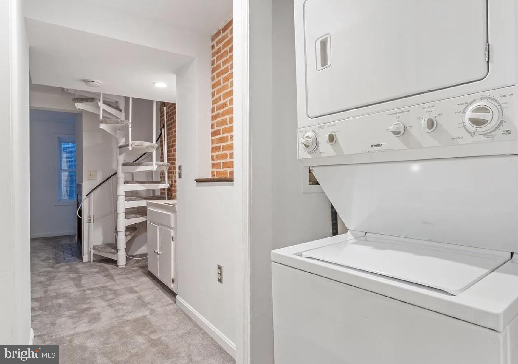 36 East Wheeling Street Baltimore, MD 21230 - Photo 10 of 20 Washer/dryer