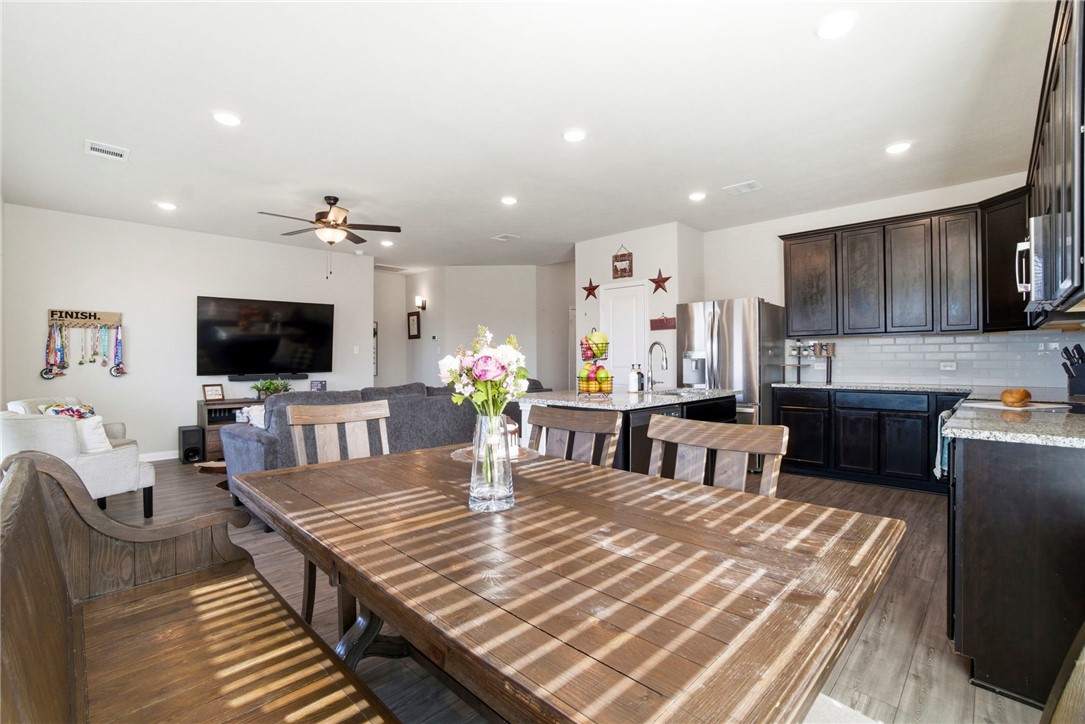 1318 Kingsgate Drive Bryan, TX 77807 - Photo 12 of 44