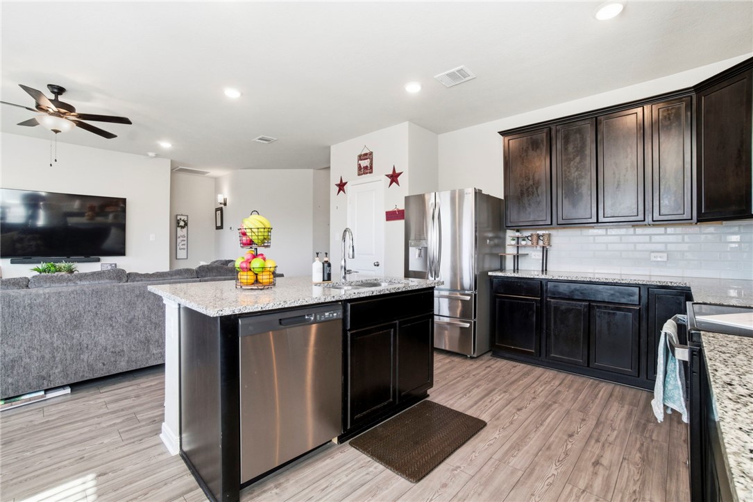 1318 Kingsgate Drive Bryan, TX 77807 - Photo 13 of 44