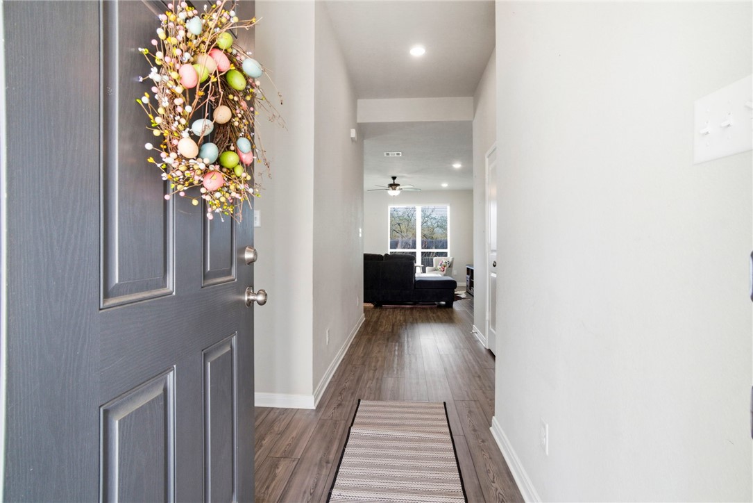 1318 Kingsgate Drive Bryan, TX 77807 - Photo 5 of 44
