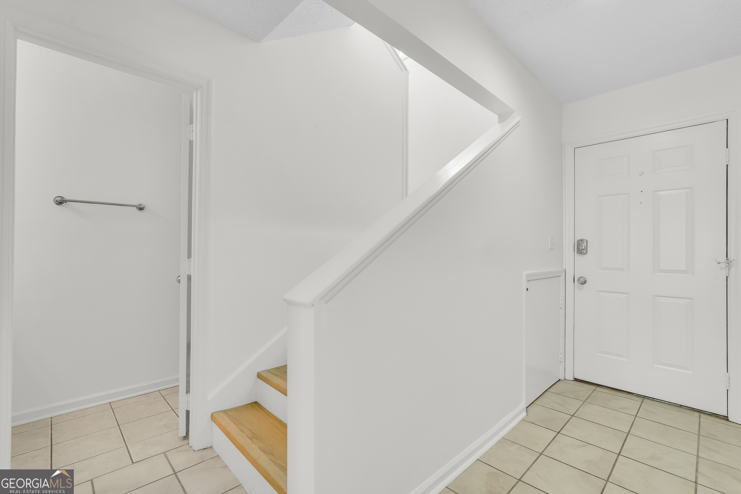 114 South Island Square Drive St. Simons, GA 31522 - Photo 29 of 51 a view of an entryway