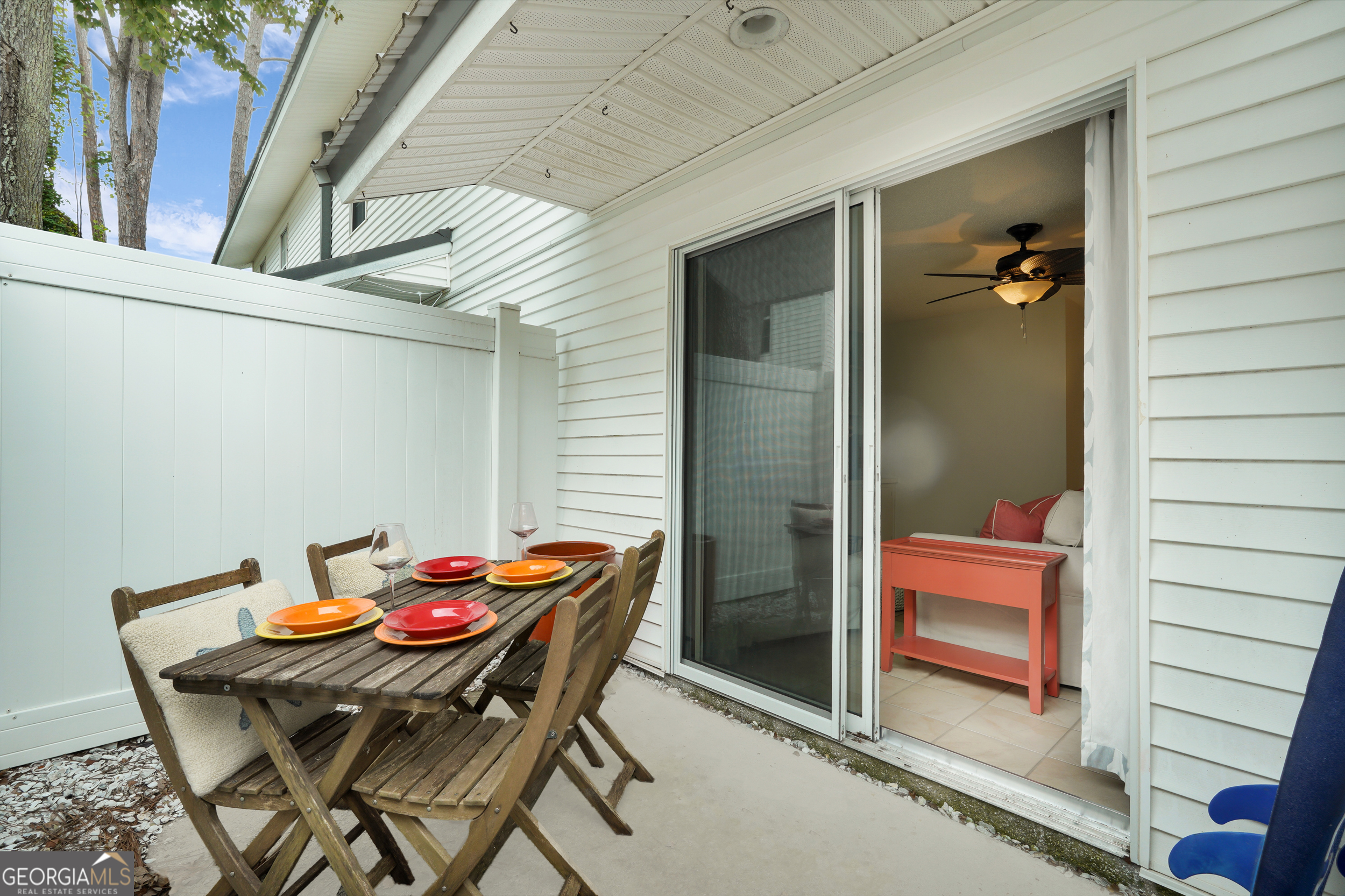 114 South Island Square Drive St. Simons, GA 31522 - Photo 10 of 51 a backyard of a house with table and chairs