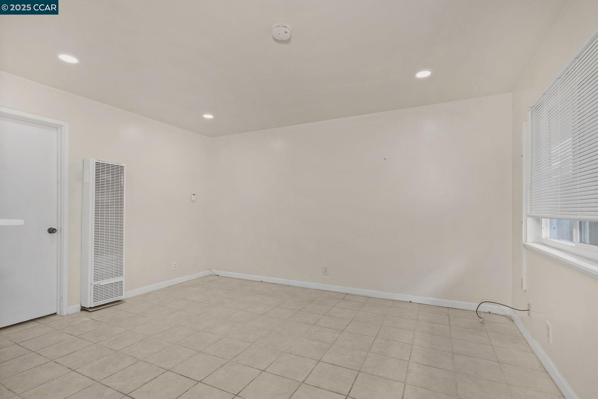 1926 Alcatraz Avenue, Unit 2 Berkeley, CA 94703 - Photo 6 of 13 a view of an empty room