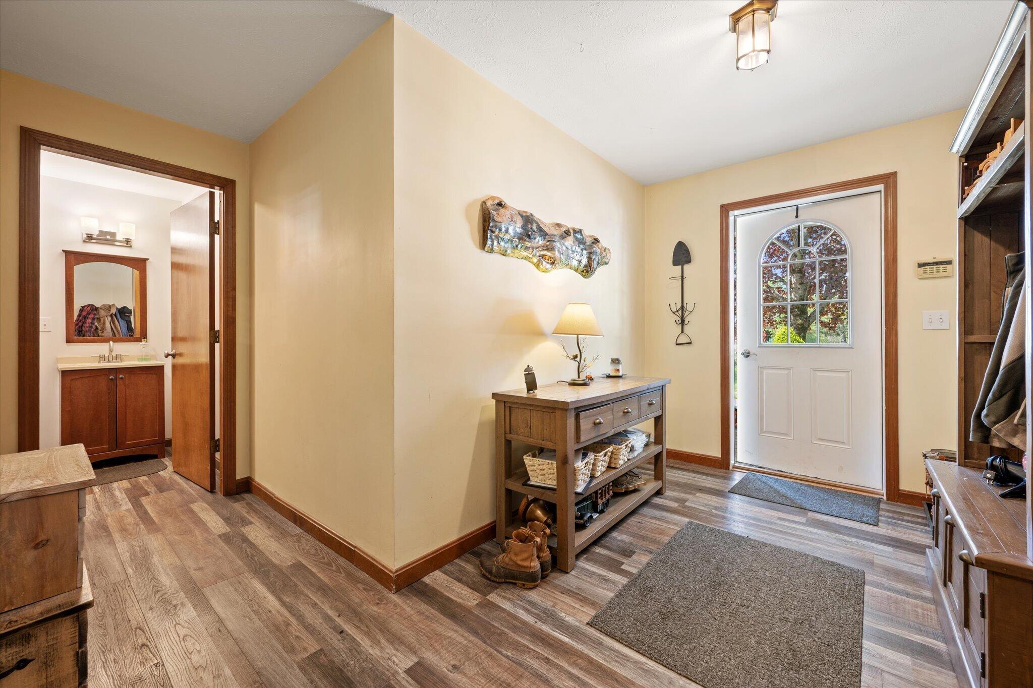 282 Bar Harbor Road Trenton, ME 04605 - Photo 28 of 56 37-1st Flr Entry