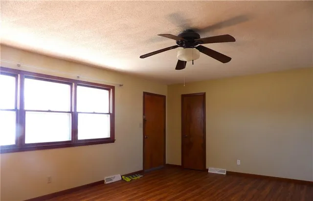 $189,900 | 217 Warren Avenue, Garnett, KS 66032