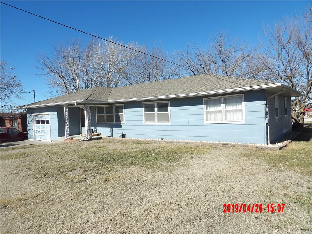 217 Warren Avenue Garnett, KS 66032 - Photo 3 of 39