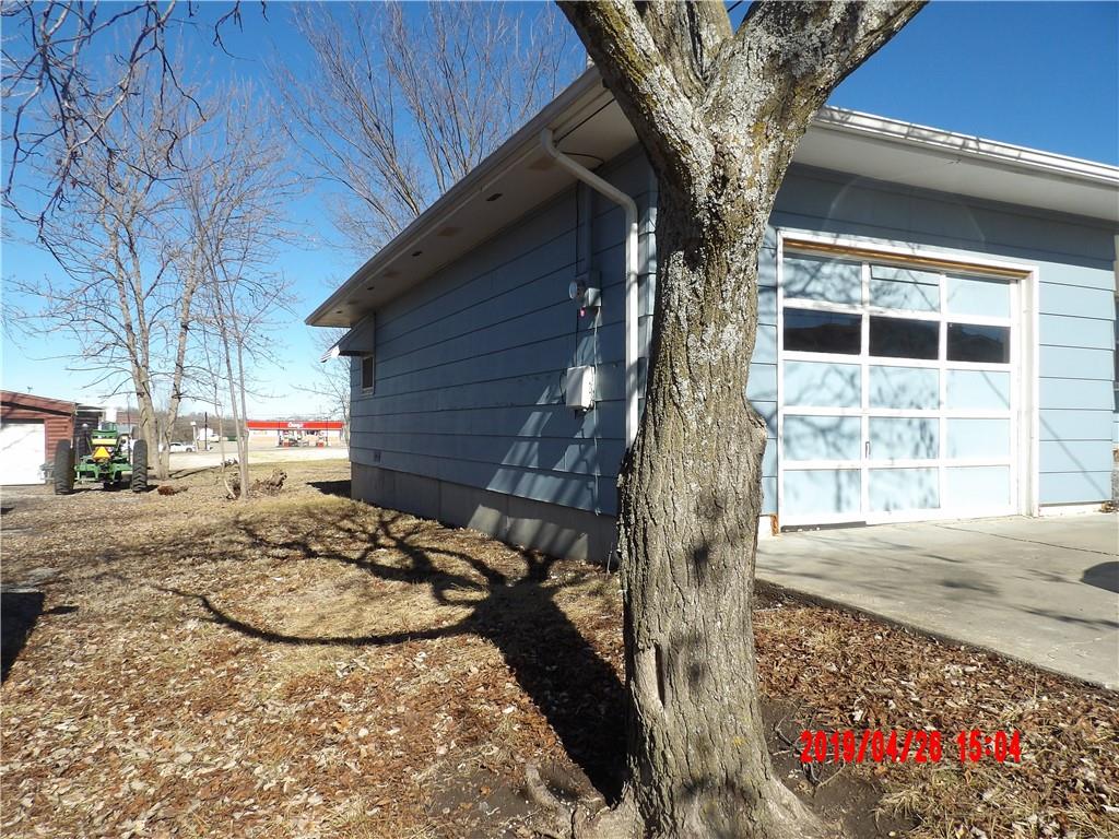 217 Warren Avenue Garnett, KS 66032 - Photo 5 of 39