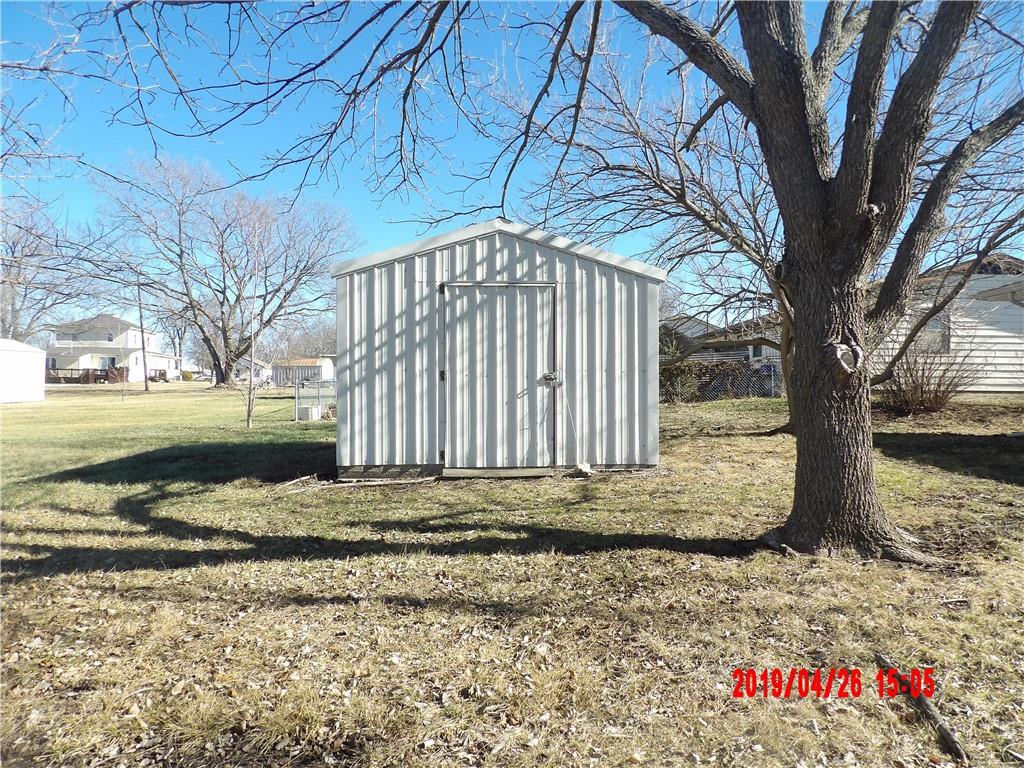217 Warren Avenue Garnett, KS 66032 - Photo 9 of 39