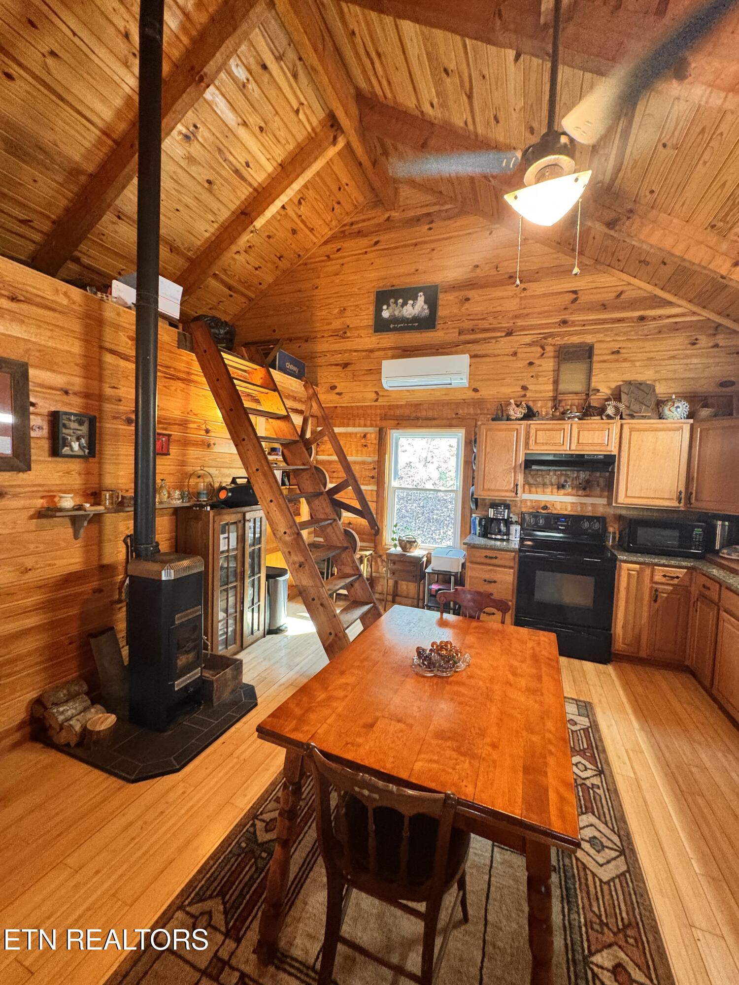 132 Sugar Maple Way Del Rio, TN 37727 - Photo 24 of 58 Dining and Kitchen