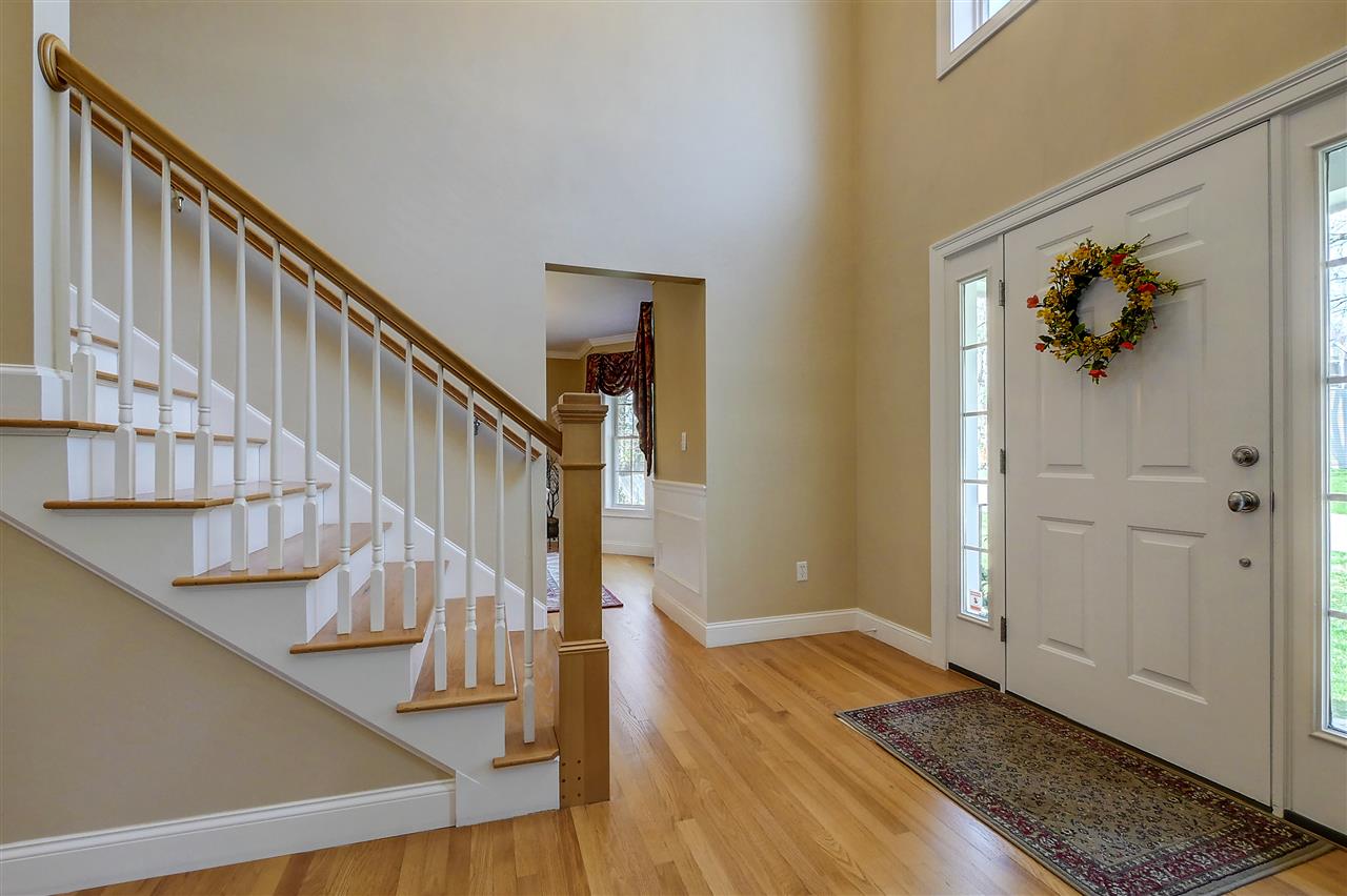 21 Shakespeare Road Nashua, NH 03062 - Photo 2 of 40