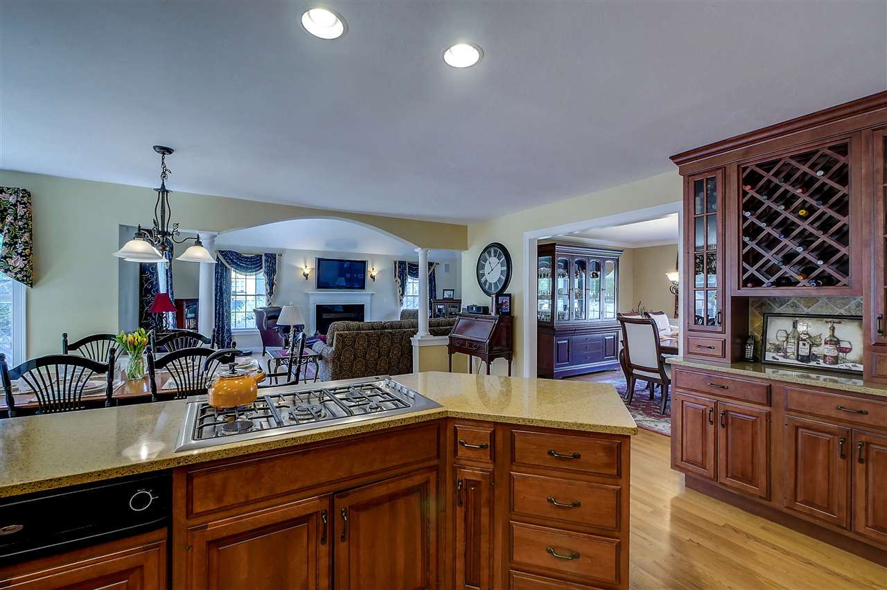 21 Shakespeare Road Nashua, NH 03062 - Photo 11 of 40