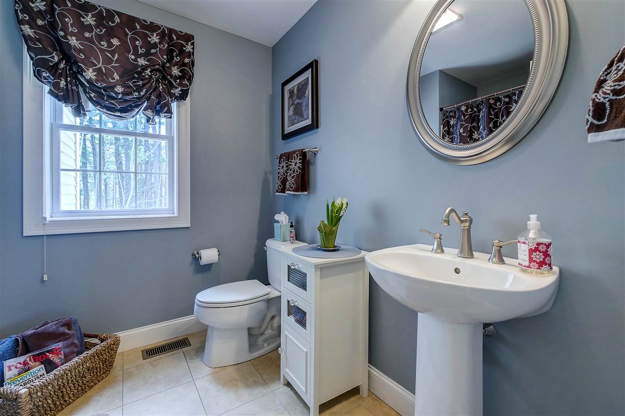 21 Shakespeare Road Nashua, NH 03062 - Photo 17 of 40