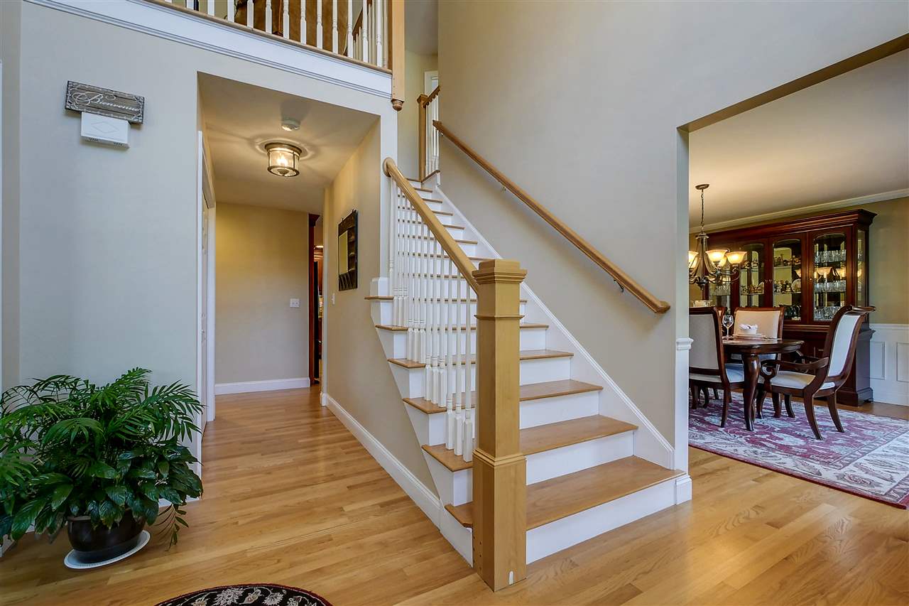 21 Shakespeare Road Nashua, NH 03062 - Photo 3 of 40