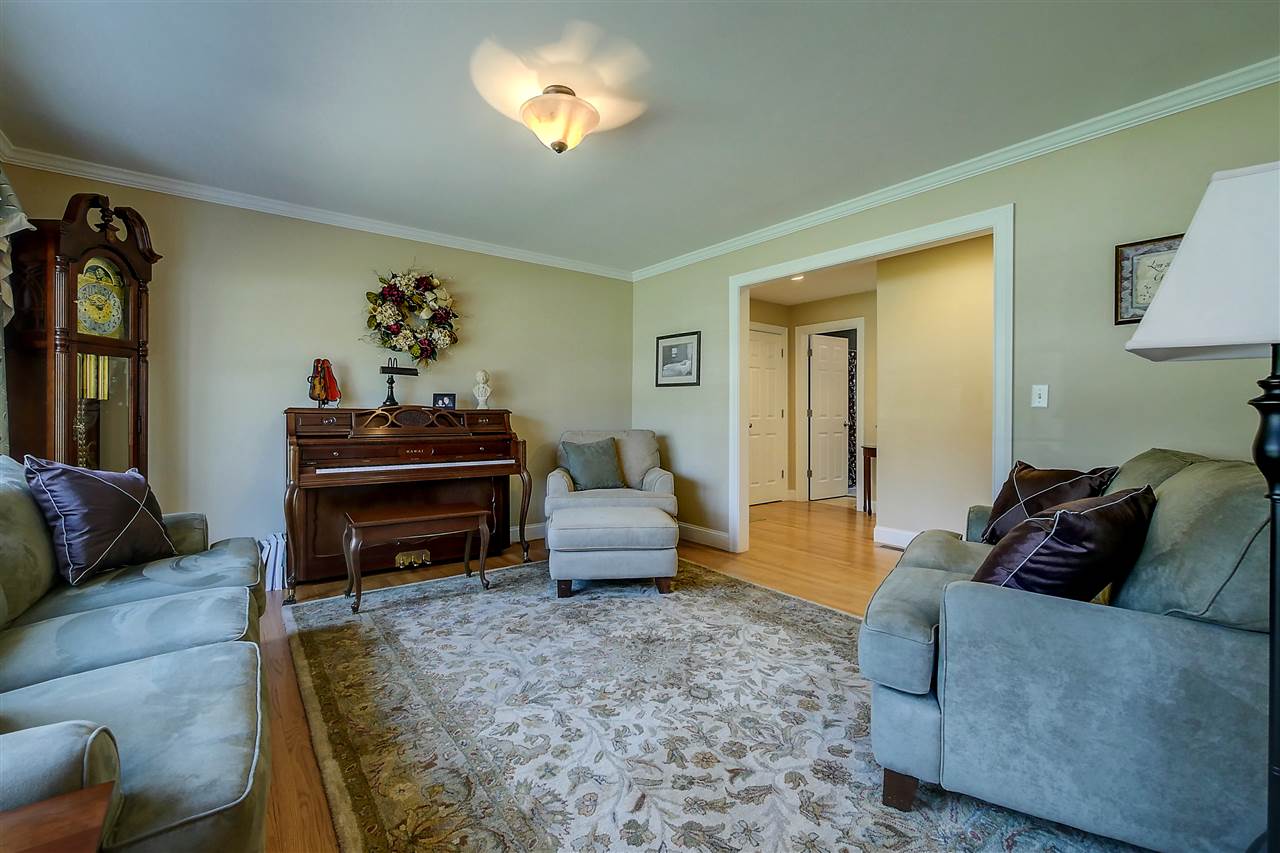 21 Shakespeare Road Nashua, NH 03062 - Photo 5 of 40