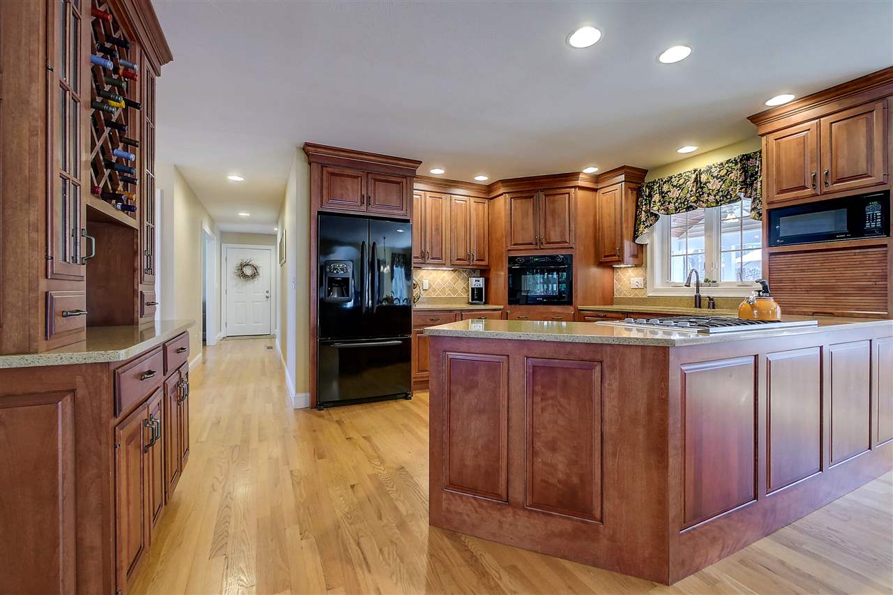 21 Shakespeare Road Nashua, NH 03062 - Photo 8 of 40