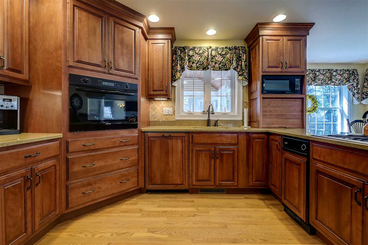 21 Shakespeare Road Nashua, NH 03062 - Photo 9 of 40