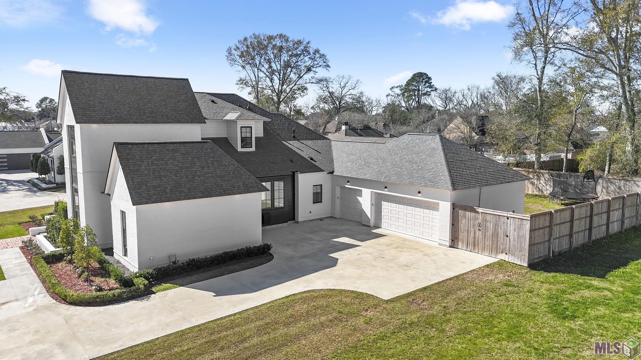 8228 Oakridge Drive Baton Rouge, LA 70810 - Photo 3 of 60